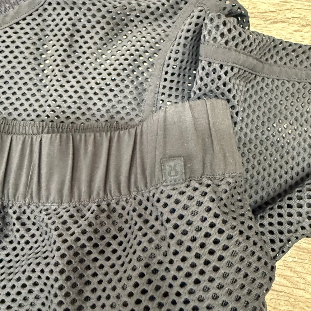 Lululemon Black Mesh Long Sleeve Pullover Kangaroo Pocket Athleisure Yoga Size s